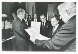 ["Black and white photograph print of Gerald R. Ford, Carl Albert, and others at the Bicentennial ceremony at the National Archives. July 2, 1976"]